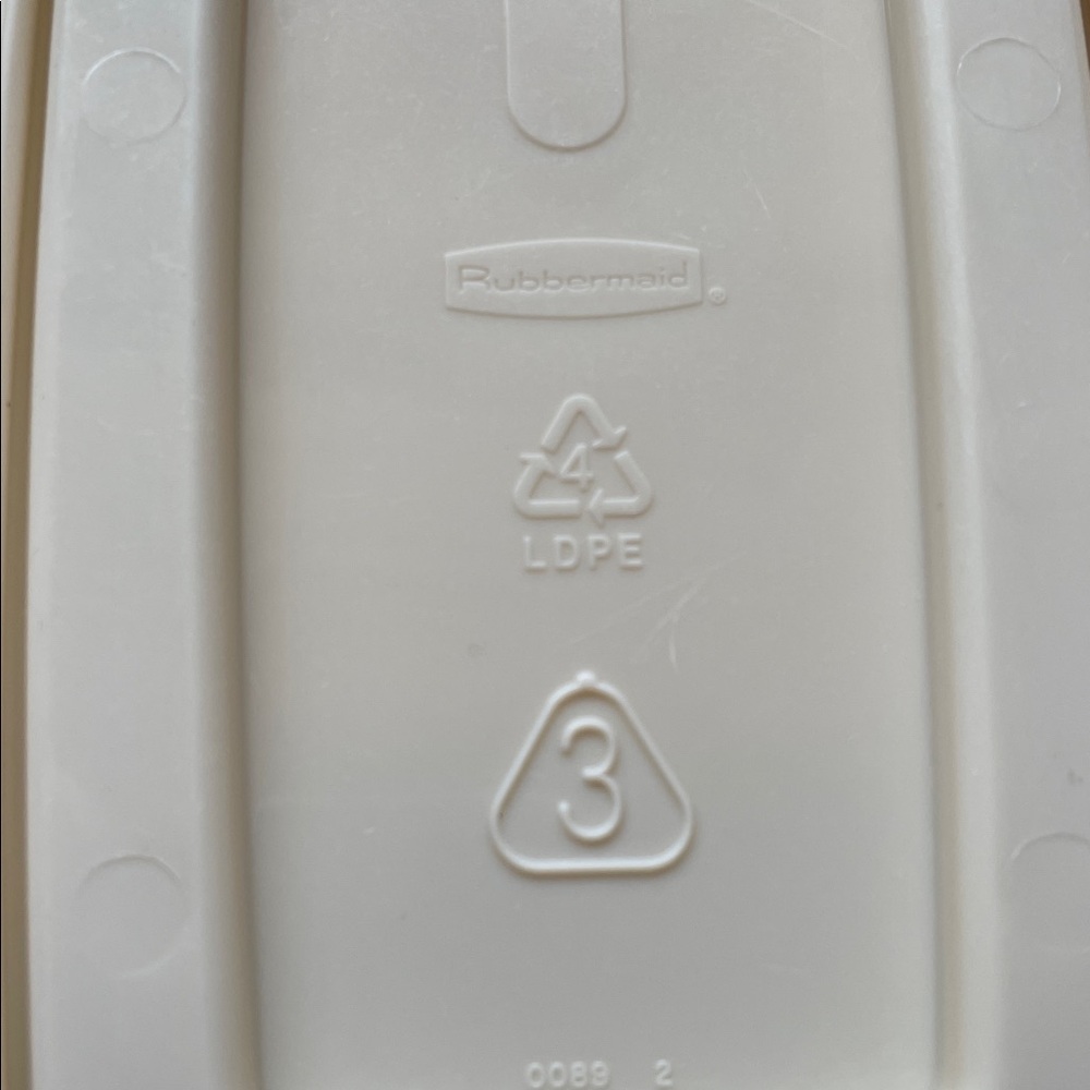 Rubbermaid 13 cup cereal storage plastic almond Lid w/ flip top opening Lid only - Picture 3 of 6